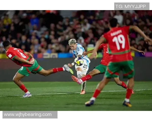 扎金花实战技巧：如何通过“弃牌频率”建立你的稳健形象并完成致命偷鸡？（扎金花实战策略：通过合理弃牌率树立稳健形象，精准时机完成致命偷鸡）